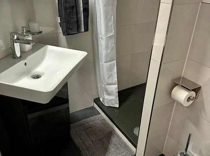 Wohlfuehlwohnung Im Erdgeschoss شقة *